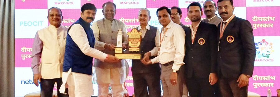 "शालिवाहन पतसंस्था"* सलग सहाव्यांदा महाराष्ट्र राज्य सहकारी फेडरेशन च्या वतीने दिल्या जाणाऱ्या प्रतिष्ठेच्या *राज्यस्तरीय "दीपस्तंभ" पुरस्काराने सन्मानित 🏆*